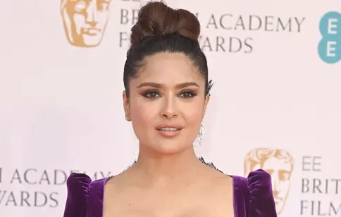 Top 20 ținute purtate de vedete la Premiile BAFTA 2022. Salma Hayek, cel mai îndrăzneț look, într-o rochie Gucci