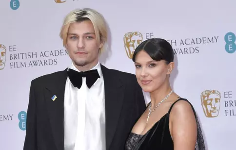 Millie Bobby Brown și fiul lui Jon Bon Jovi, apariție de zile mari la Premiile BAFTA 2022