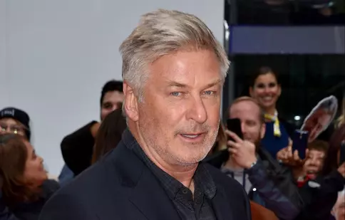 Alec Baldwin, filmat în timp ce ține în mână un pistol pe platoul de la „Rust”, înainte de uciderea Halynei Hutchins