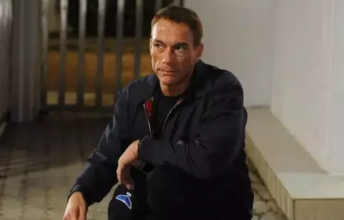Filme la TV azi, 2 februarie 2024: „6 gloanțe”, „Minciuni și hoții”, „Instinct primar”, „Equalizer”, „Omul invizibil”