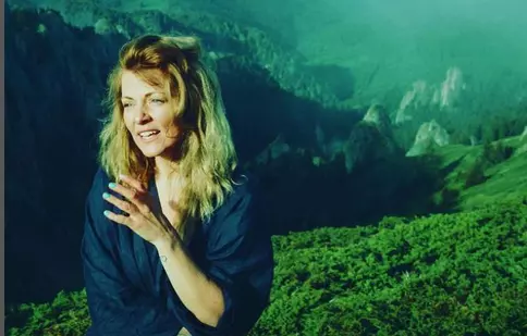 Dana Nălbaru a lansat o piesă specială: „Unii spun că e un act de curaj să cânți pentru sau despre Iisus în vremurile noastre”