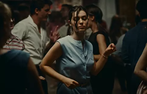 „Evenimentul”, film premiat la Veneția, cu actrița franceză de origine română, Anamaria Vartolomei, intră în cinematografe
