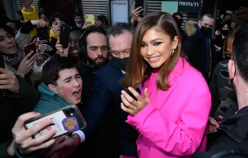 Imaginea de peste 20 de milioane de like-uri. Cine o ține în brațe pe Zendaya