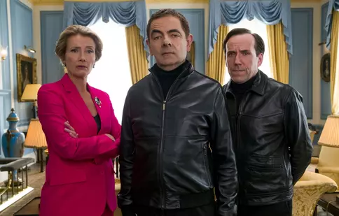 Filme la TV azi, 17 iunie: „Johnny English lovește din nou”,  „Afaceri necurate”, „O familie de coșmar”, „Surpriză: Vine Polly!”