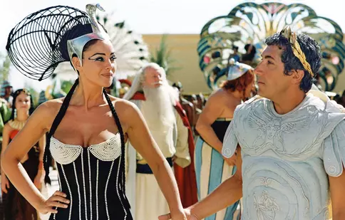 Filme la TV azi, 15 iunie: „Asterix și Obelix: Misiune Cleopatra”, „Marele raid” „Mortal Kombat”, „Apocalypto”, „La limita extremă”