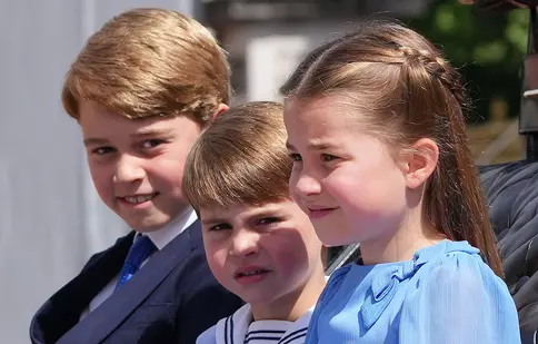 Copiii ducilor de Cambridge, asortați perfect la Jubileul Reginei Elisabeta a II-a