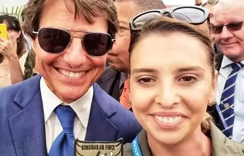 Tom Cruise s-a fotografiat cu o româncă, la un show aviatic din Marea Britanie