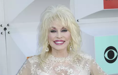 Dolly Parton a spus care este secretul căsniciei sale cu Carl Thomas Dean. Sunt căsătoriți de 56 de ani