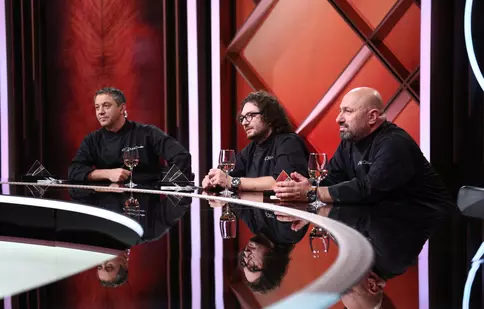 Chefi la cuțite, 13 septembrie 2022. În ce ținută extravagantă apare un concurent în fața juraților