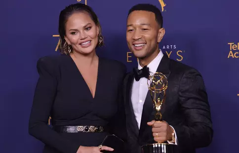Chrissy Teigen este din nou însărcinată la aproape 2 ani de la pierderea tragică a bebelușului