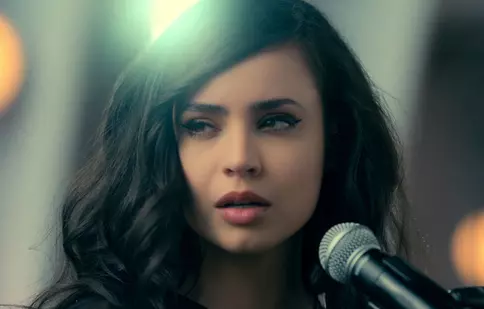 „Inimi purpurii”, despre ce e vorba în drama romantică plasată pe primul loc în topul celor mai vizionate filme de pe Netflix