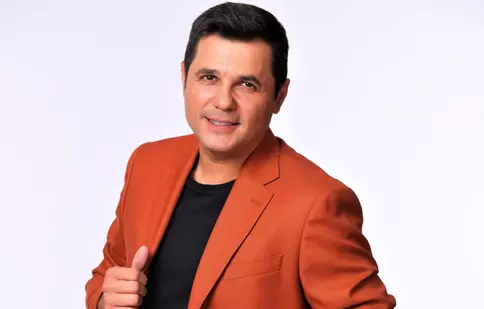 Cove revine la emisiunile-concurs. Cum arăta acum 15 ani, la primul lui quiz show. EXCLUSIV