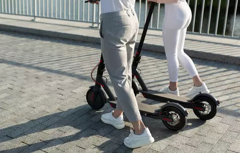 Cum poartă vedetele adidașii de damă? Încearcă stilurile vedetelor