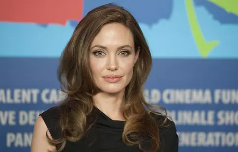 Angelina Jolie, în rolul unei celebre soprane. Actrița va juca într-un film biografic despre Maria Callas