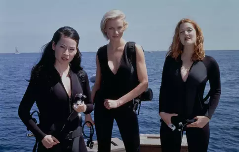 Filme la TV azi, 14 octombrie: „Îngerii lui Charlie”, „Transportul pierdut”, „Jocurile foamei: Revolta - Partea 2”, „Chemarea vântului”