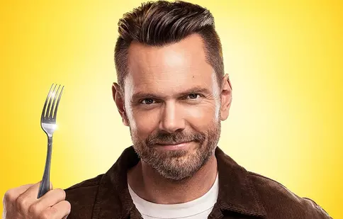 Joel McHale revine la E! Entertainment cu o nouă emisiune. Când începe