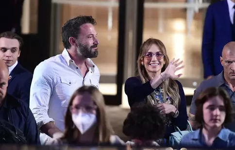 Jennifer Lopez și Ben Affleck, prima apariție pe covorul roșu în calitate de soț și soție. Ce gesturi au surprins paparazzi