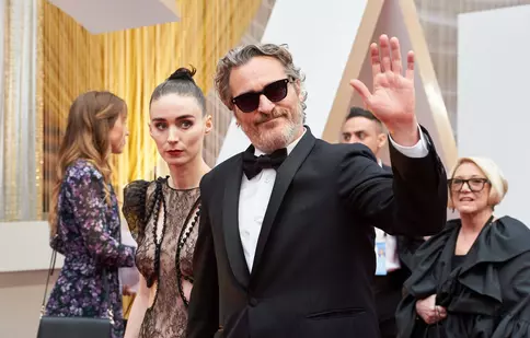 Joaquin Phoenix și logodnica lui, Rooney Mara, joacă împreună în filmul „The Island”. Despre ce este vorba în noul thriller