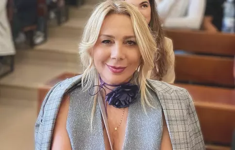 Dana Săvuică a pus internetul pe jar, după ce a pozat goală în cadă. Blonda a refăcut o scenă dintr-un film celebru