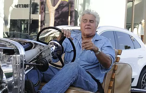 Incendiu în garajul lui Jay Leno. Fostul prezentator TV s-a ales cu arsuri grave