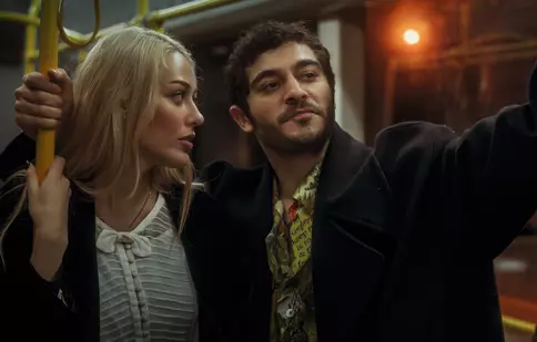 „Nu pleca”, cel mai recent film de dragoste al lui Burak Deniz e disponibil pe Netflix