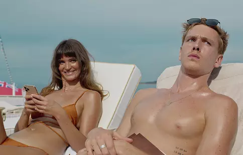 „Triunghiul tristeții ”, câștigătorul Palme d’Or, din 11 noiembrie la cinema