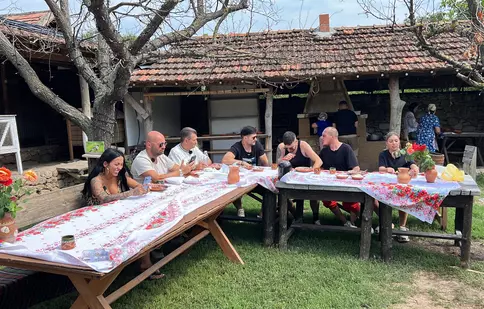 „Poftiți pe la noi! Poftiți la târg” ajunge în premieră în Republica Moldova. Ce sarcini au de îndeplinit Ruby, Jo, SHIFT și What’s UP
