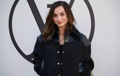 Ana de Armas, ravisantă într-o rochie cu o crăpătură până la coapsă. Actrița a întors toate privirile în New York