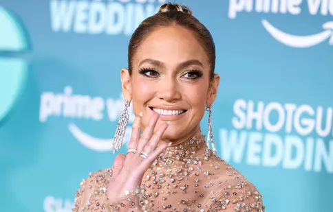 Jennifer Lopez, ravisantă la premiera din Los Angeles a filmului „Shotgun Wedding”. A întors toate privirile cu rochia transparentă aleasă