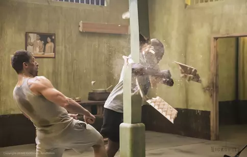 Filme la TV azi, 11 ianuarie: „Kickboxer: Răzbunarea”, „Super băieți”, „Obsesia”, „Fără mișcări bruște”