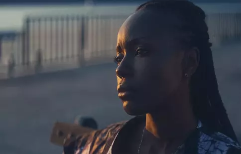 „Bona”, povestea surprinzătoare a unui destin prins între două lumi, disponibil pe Prime Video