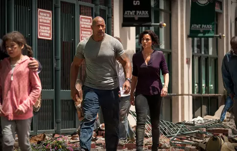 Filme la TV azi, 8 ianuarie: „Dezastrul din San Andreas”, „În siguranță”, „Fără mișcări bruște”, „Cold Mountain”