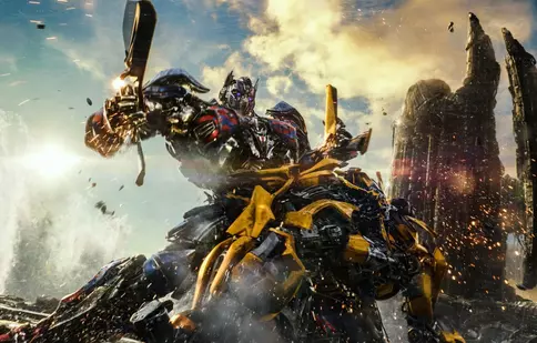 Filme la TV azi, 10 ianuarie: „Transformers: Ultimul cavaler”, „Avionul cu șerpi”, „Dușmanul din adâncuri”, „Ce-și doresc femeile”
