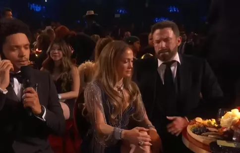 Gata cu luna de miere? Jennifer Lopez s-a răstit în văzul lumii la Ben Affleck la gala Premiilor Grammy. Nu e prima dată când e prinsă în offside!