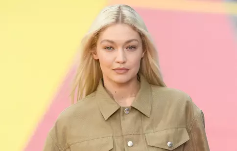 Gigi Hadid, în lacrimi după ce a fost întrebată ce nu știe încă lumea despre ea. Cum reacționează când e surprinsă de paparazzi cu fiica ei