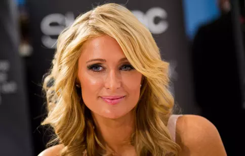 Ce vedete au făcut copii cu ajutorul unor mame surogat 