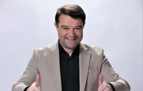 Prima Comedy se lansează oficial de Ziua Păcălelilor, cu Andrei Duban în prim-plan. Ce emisiuni și seriale vor fi în grilă