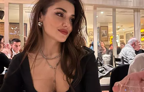 Cine e noul iubit al lui Hande Erçel. Surprinsă de paparazzi, protagonista din „Perla neagră” a făcut dezvăluirea