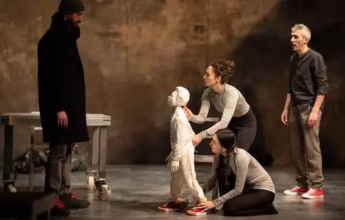 Premierele lunii aprilie 2023 la Teatrul Mic: „Când ploaia se va opri” și „Copilul meu”