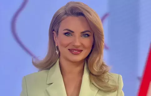 Loredana Iordache (TVR 1), ritualul unui jurnal reușit: „Nicio emisie nu începe fără exercițiile de dicție”. EXCLUSIV