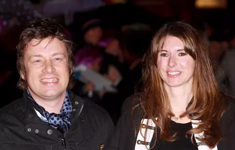 Jamie Oliver și soția sa și-au reînnoit jurămintele de nuntă în Maldive. Cine a participat la ceremonia specială