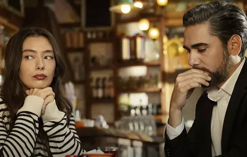 Serialul turcesc cumpărat de Pro TV. Protagoniștii sunt Neslihan Atagül și soțul ei