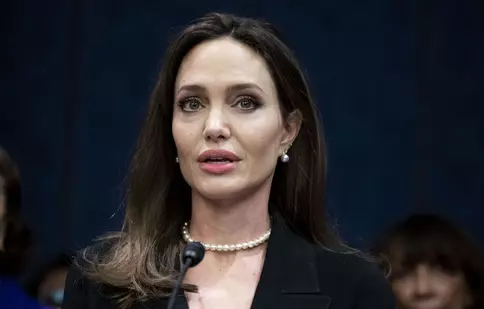 Angelina Jolie se gândește la retragerea din lumea filmului. Actrița nu exclude să se mute în Cambodgia și să lase Hollywoodul în urmă