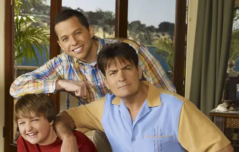 Charlie Sheen împlinește 60 de ani pe 3 septembrie. Controversele care i-au umbrit cariera de succes: alcool, droguri și relații toxice