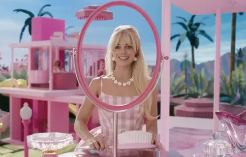 „Barbie”, noul trailer al filmului ne invită într-o lume înotând în valuri de roz