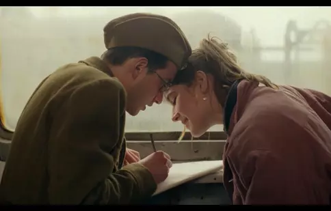Unul dintre cele mai bune filme românești, E pericoloso sporgersi, din nou în cinema. Când e premiera