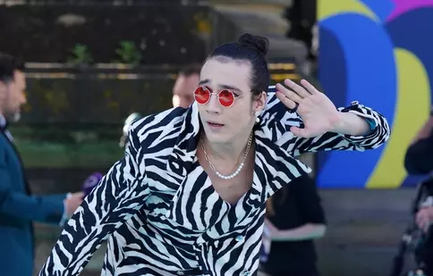 Theodor Andrei, apariție spectaculoasă! Reprezentantul României la Eurovision 2023 a impresionat la ceremonia „Turquoise Carpet”