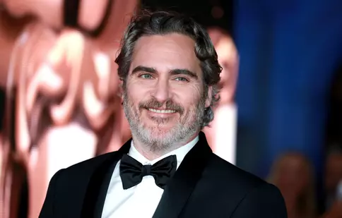 Primele imagini cu Joaquin Phoenix în rolul lui Napoleon din filmul cu același nume. Când este premiera