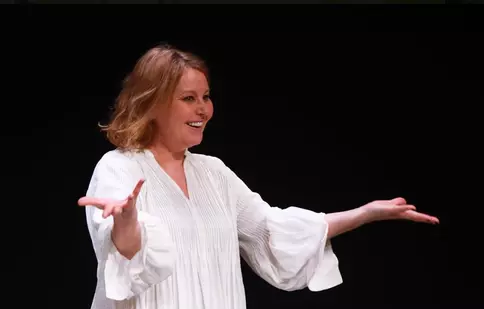 Tania Popa, într-un one-woman-show de excepție: Figuranta