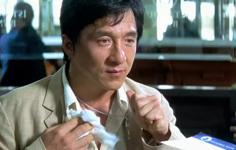 Filme la TV azi, 8 august: „Spion din greșeală”, „Kung-fu la grămadă”, „Stewardesa”, „Matrix Renașterea”